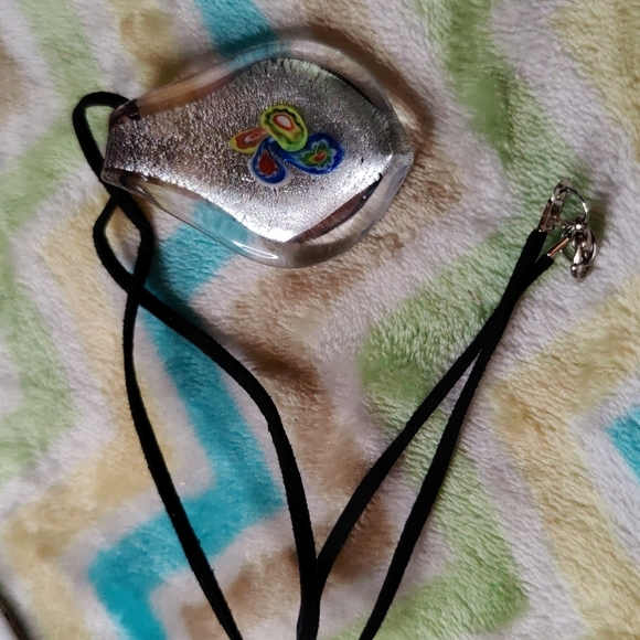 18. My SeeSeeMade in Italy Murano Glass Necklace on Leather Cord - Picture 2 of 4